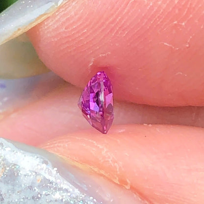 0,57ct Natural Purple Sapphire Vietnam. Cushion Shape. No Treatment Sapphire Luc Yen.