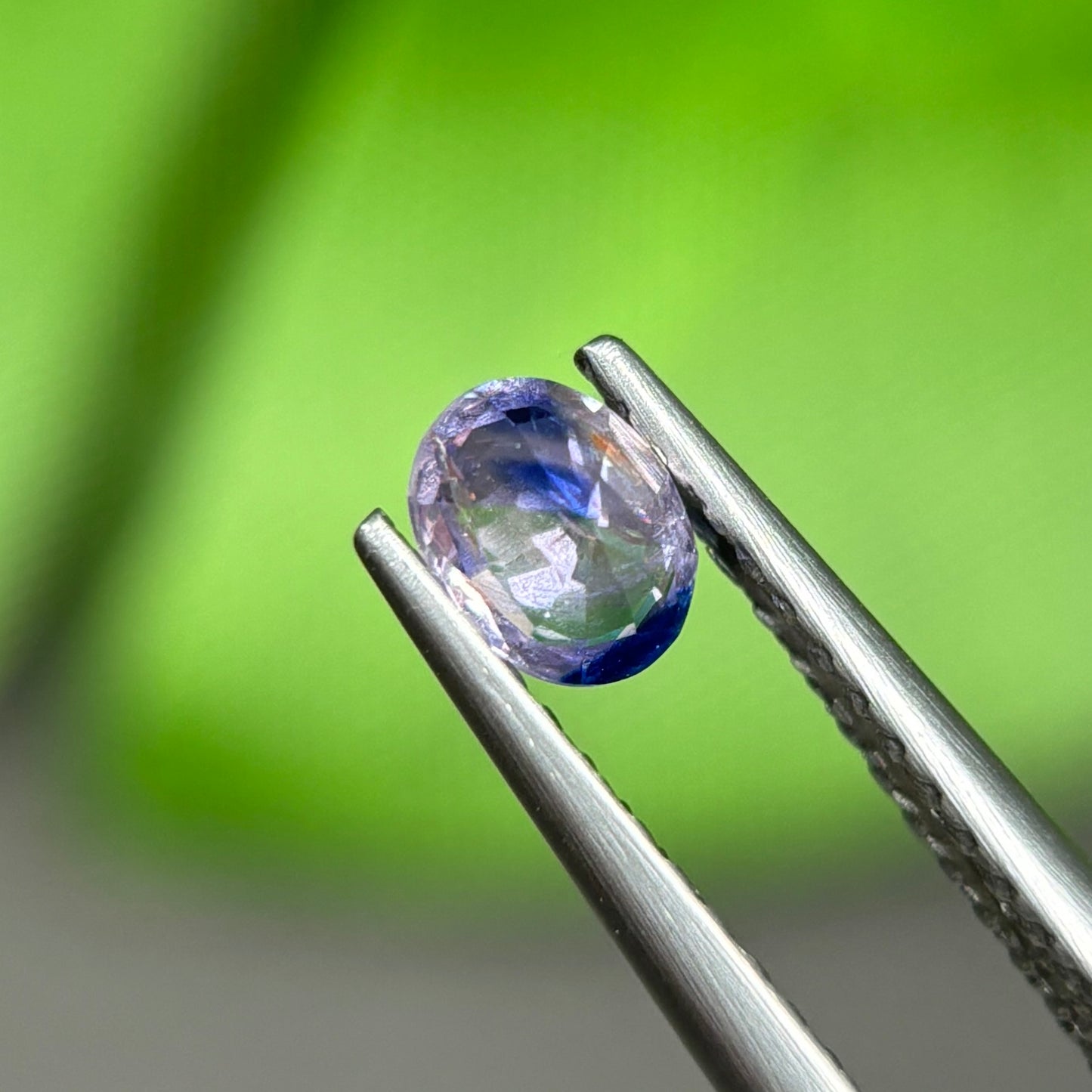 0,4ct Natural Blue-White Sapphire Vietnam. Oval Shape. No Treatment Sapphire Luc Yen.