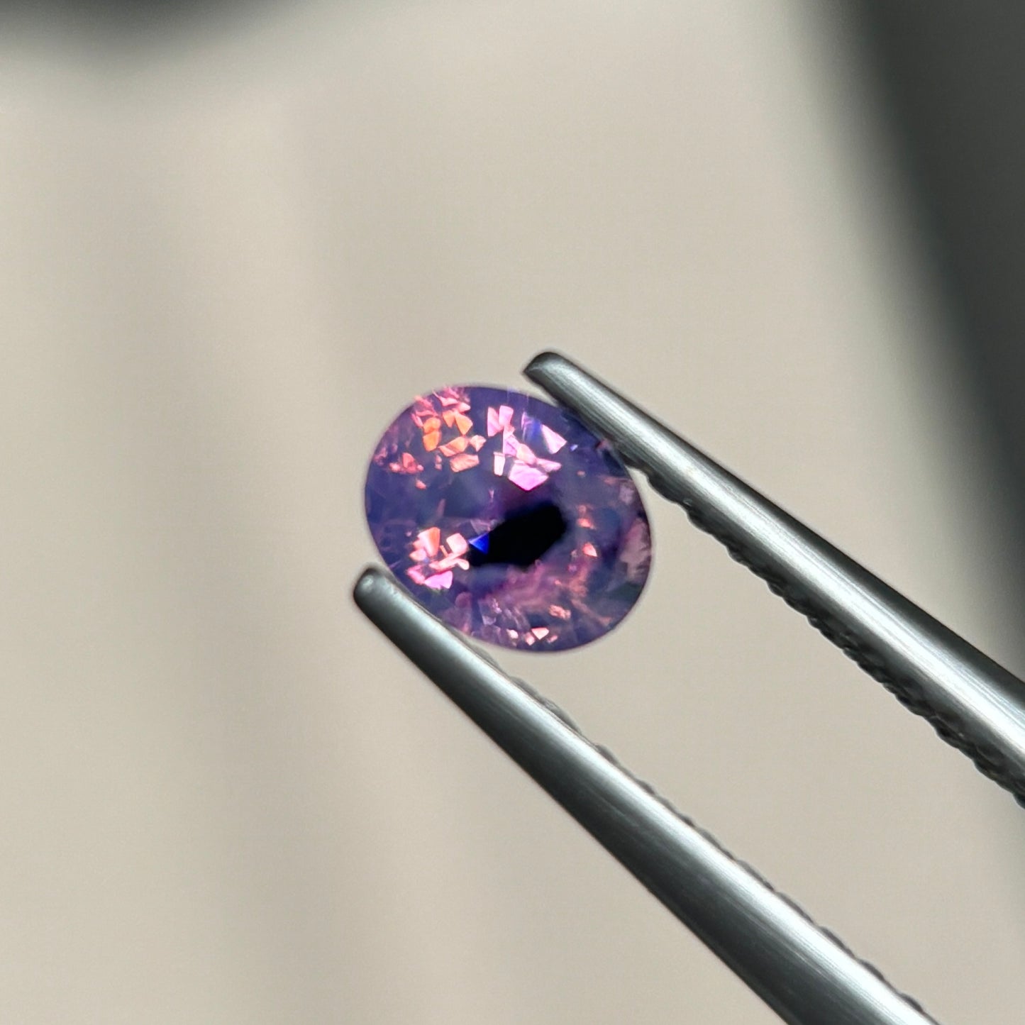 0,45ct Natural Pinkish Purple Milky Sapphire Vietnam. Oval Shape. No Treatment Milky Sapphire Luc Yen.