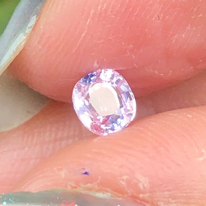 0,39ct Natural Bluish Pink Sapphire Vietnam. Cushion Shape. No Treatment Sapphire Luc Yen.