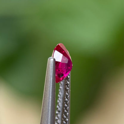 0.60 ct Natural Ruby Viet Nam. Oval Shape. No treatment.
