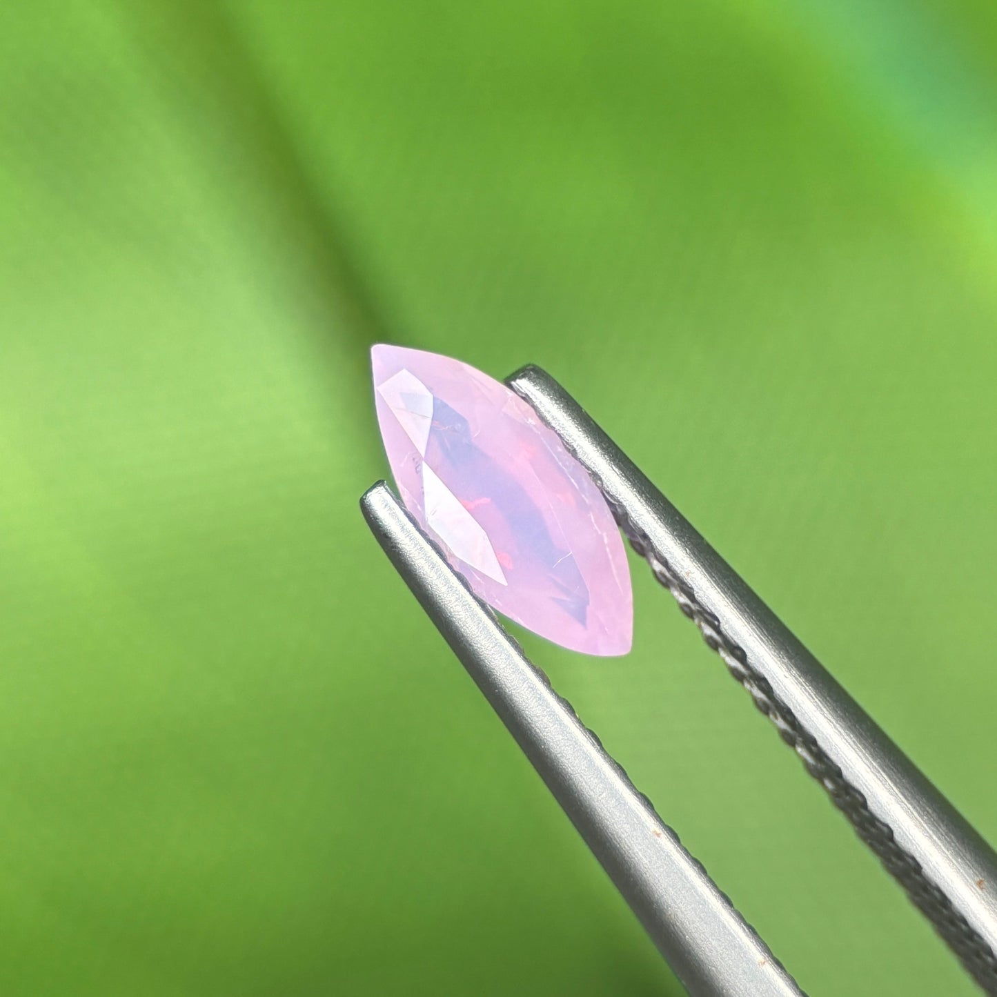 0,68 Natural Pink Milky Sapphire Vietnam. Trilliant Shape. No Treatment Milky Sapphire Luc Yen.