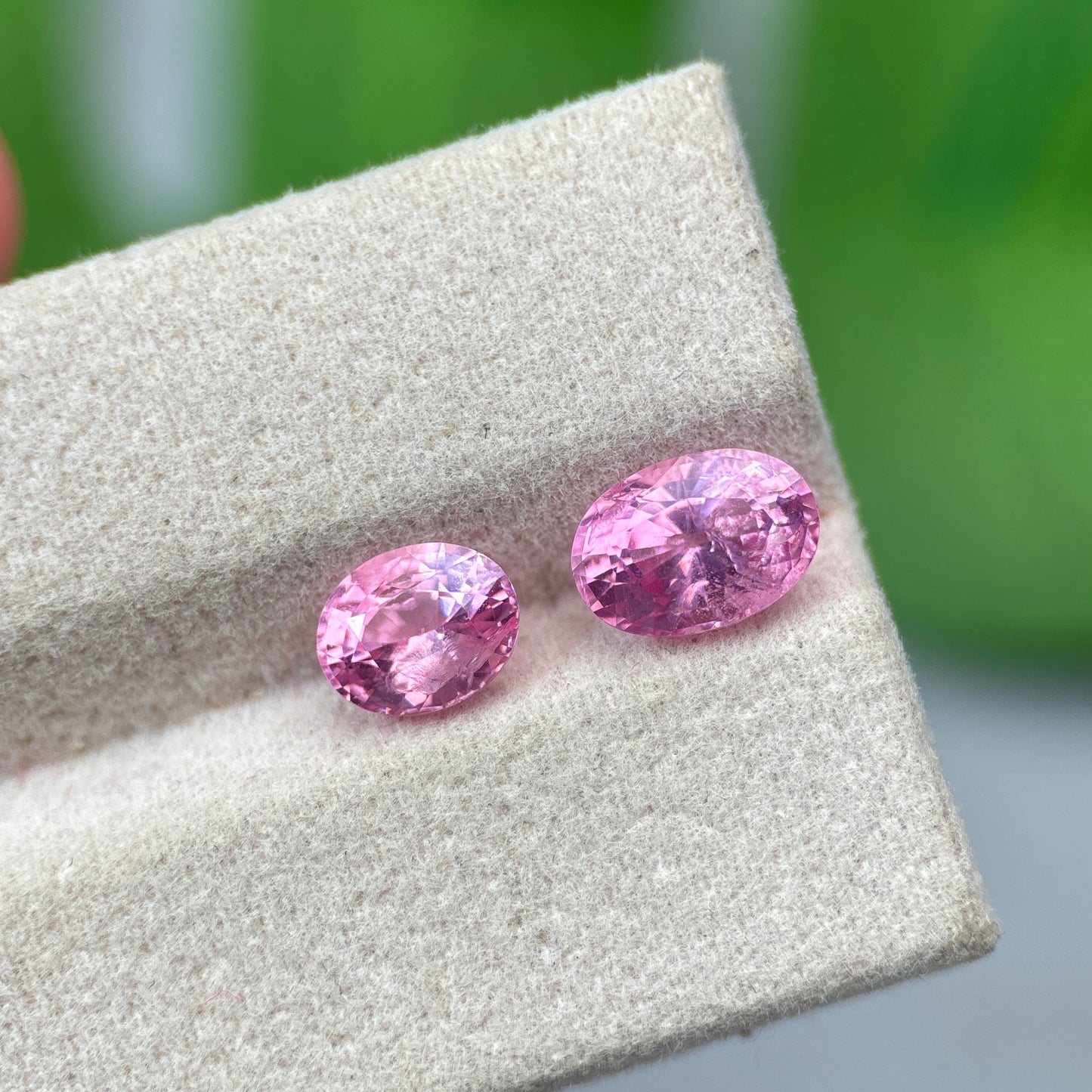 3.21 ct/ 2Pcs Natural Pink Spinel Vietnam. Oval Shape. No Treatment.