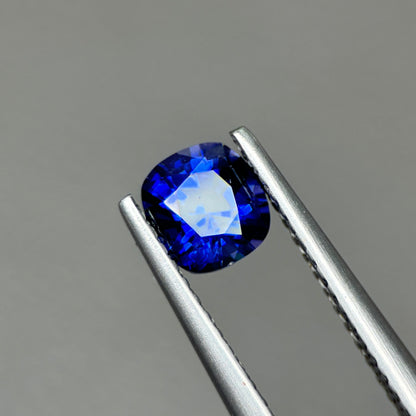 0,86ct Natural Blue Sapphire Vietnam. Cushion Shape. No Treatment Sapphire Luc Yen.