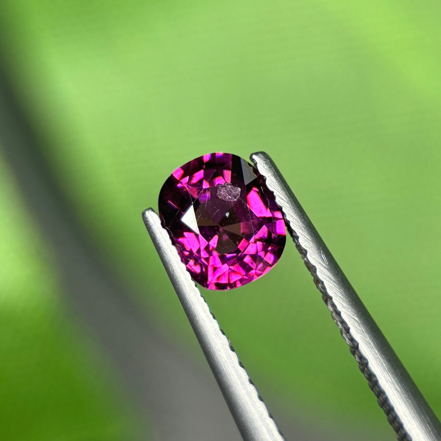 0,95 Natural Purple Sapphire Viet Nam. Cushion Shape. No Treatment Sapphire Luc Yen.
