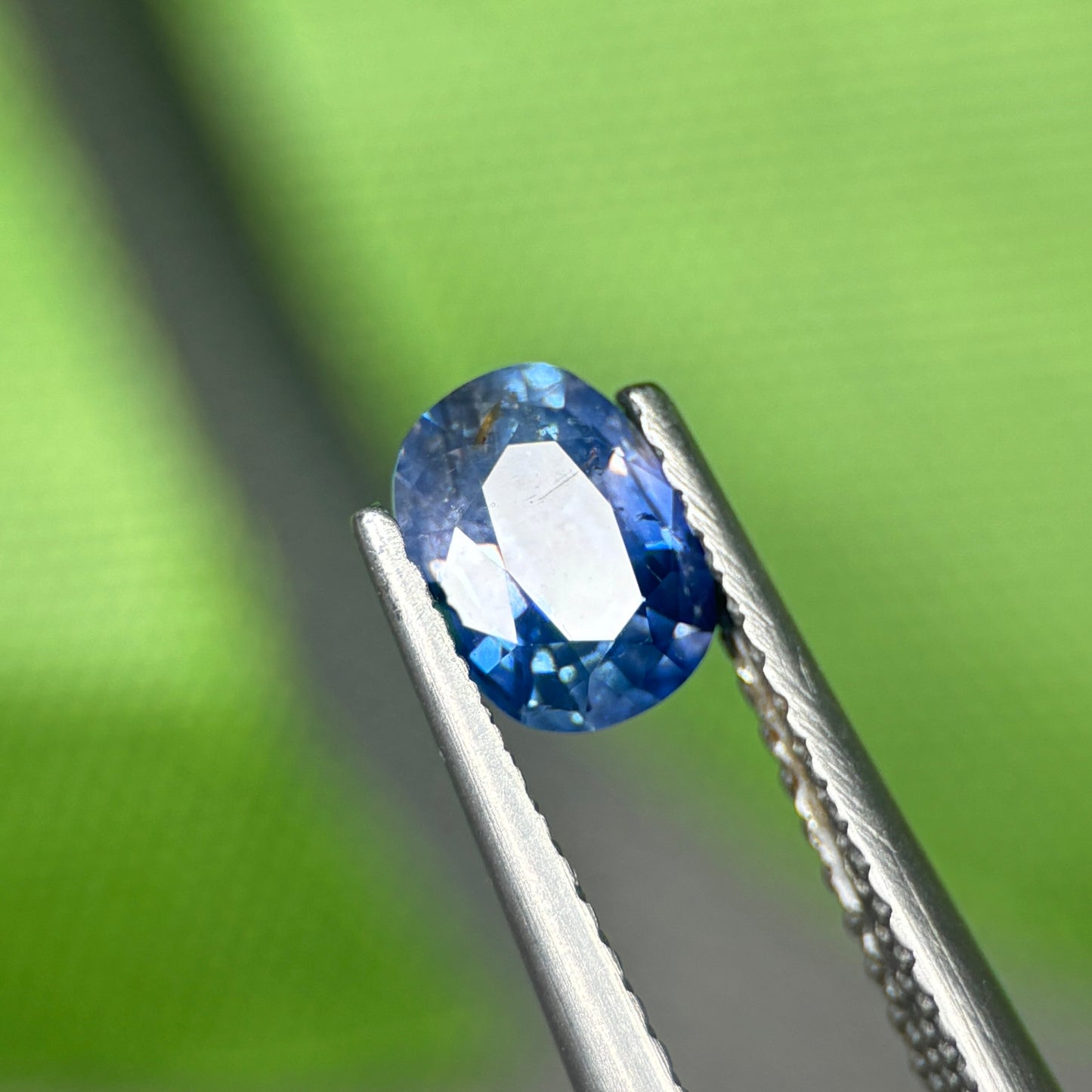 0,87 Natural Blue Sapphire Viet Nam. Cushion Shape. No Treatment Sapphire Luc Yen.