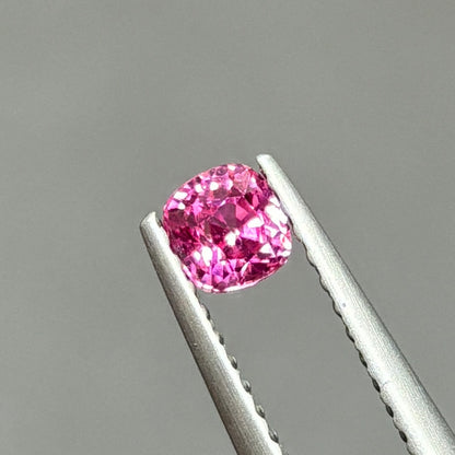 0,33ct Natural Pink Spinel Viet Nam. Cushion Shape. No Treatment Spinel Luc Yen.