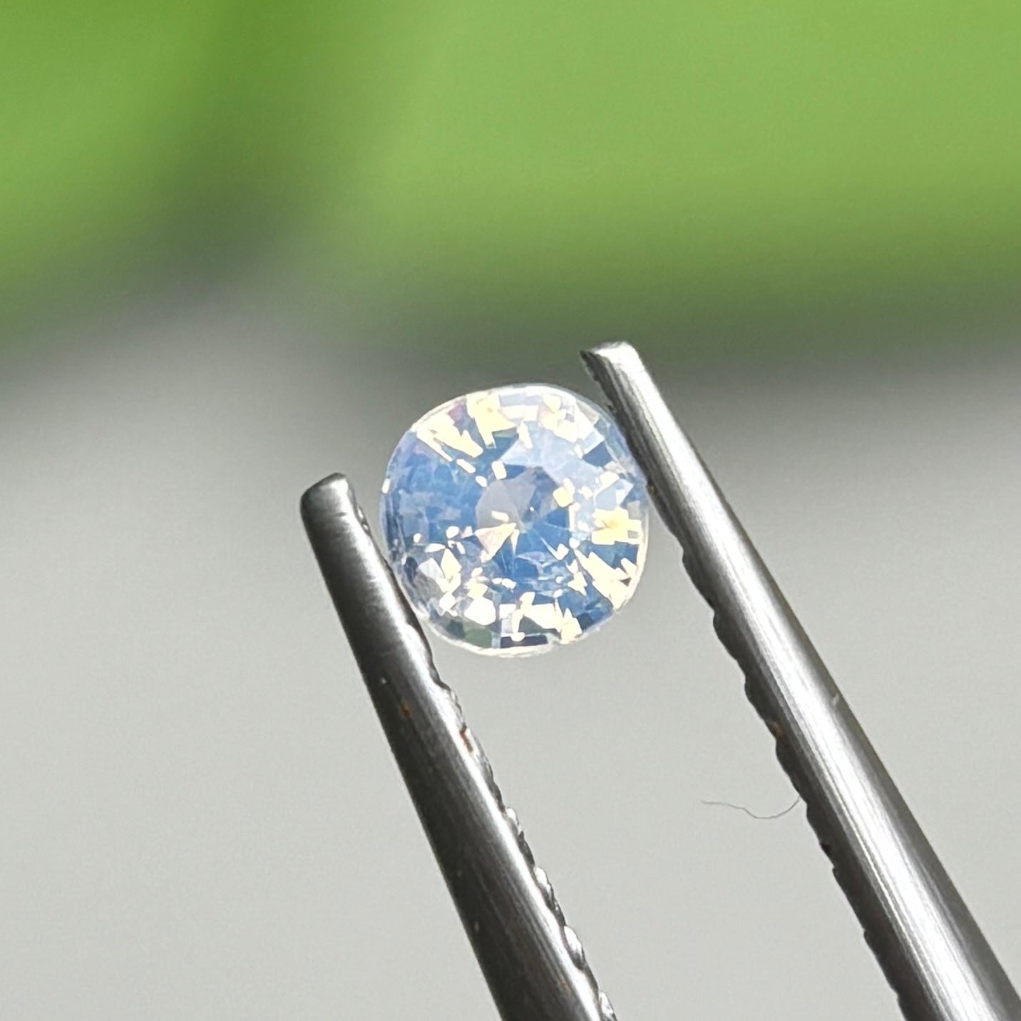 0,2ct Natural White Milky Sapphire Vietnam. Round shape. No Treatment Milky Sapphire Luc Yen.
