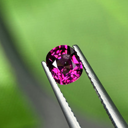 0,95 Natural Purple Sapphire Viet Nam. Cushion Shape. No Treatment Sapphire Luc Yen.