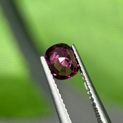 0,95 Natural Purple Sapphire Viet Nam. Cushion Shape. No Treatment Sapphire Luc Yen.