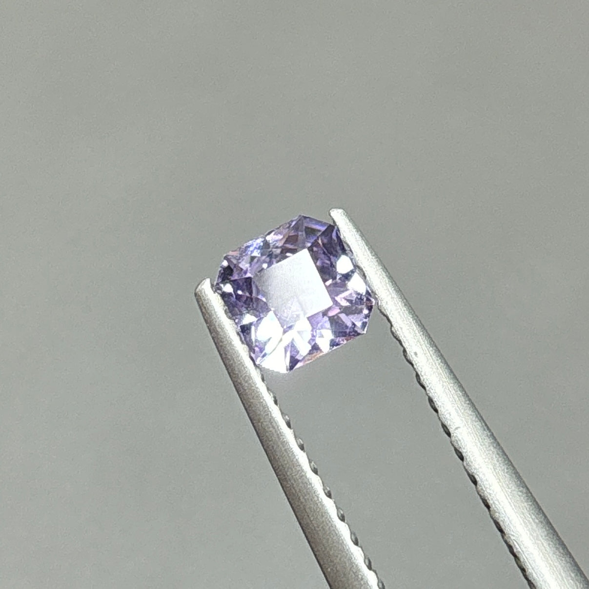 0,41ct Natural light Purple Spinel Viet Nam. Cushion Shape. No Treatment Spinel Luc Yen.