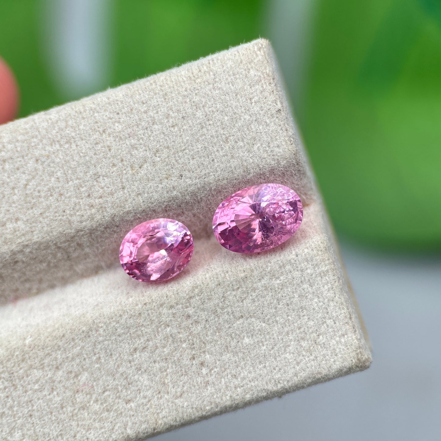 3.21 ct/ 2Pcs Natural Pink Spinel Vietnam. Oval Shape. No Treatment.