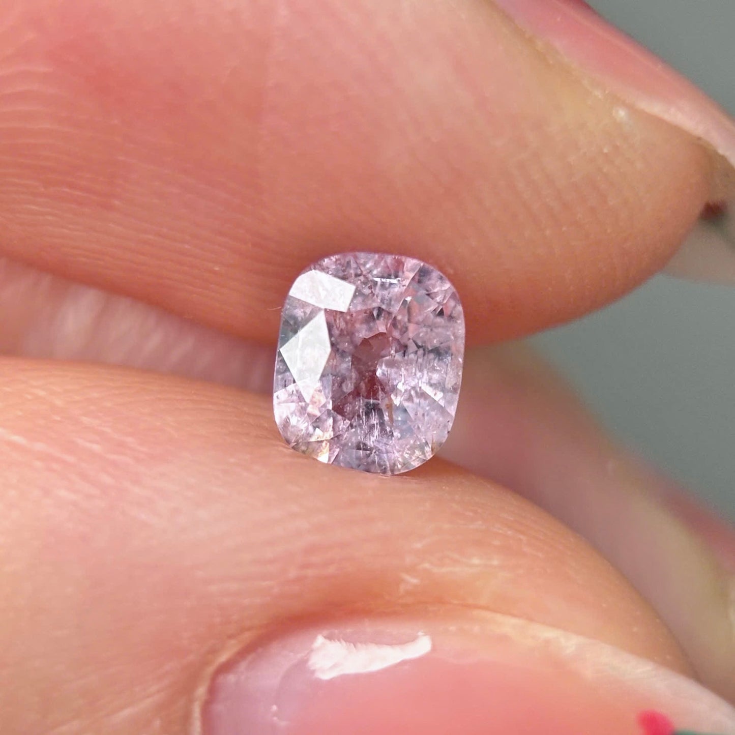 0.60ct Natural Light Purplish Pink Spinel Vietnam