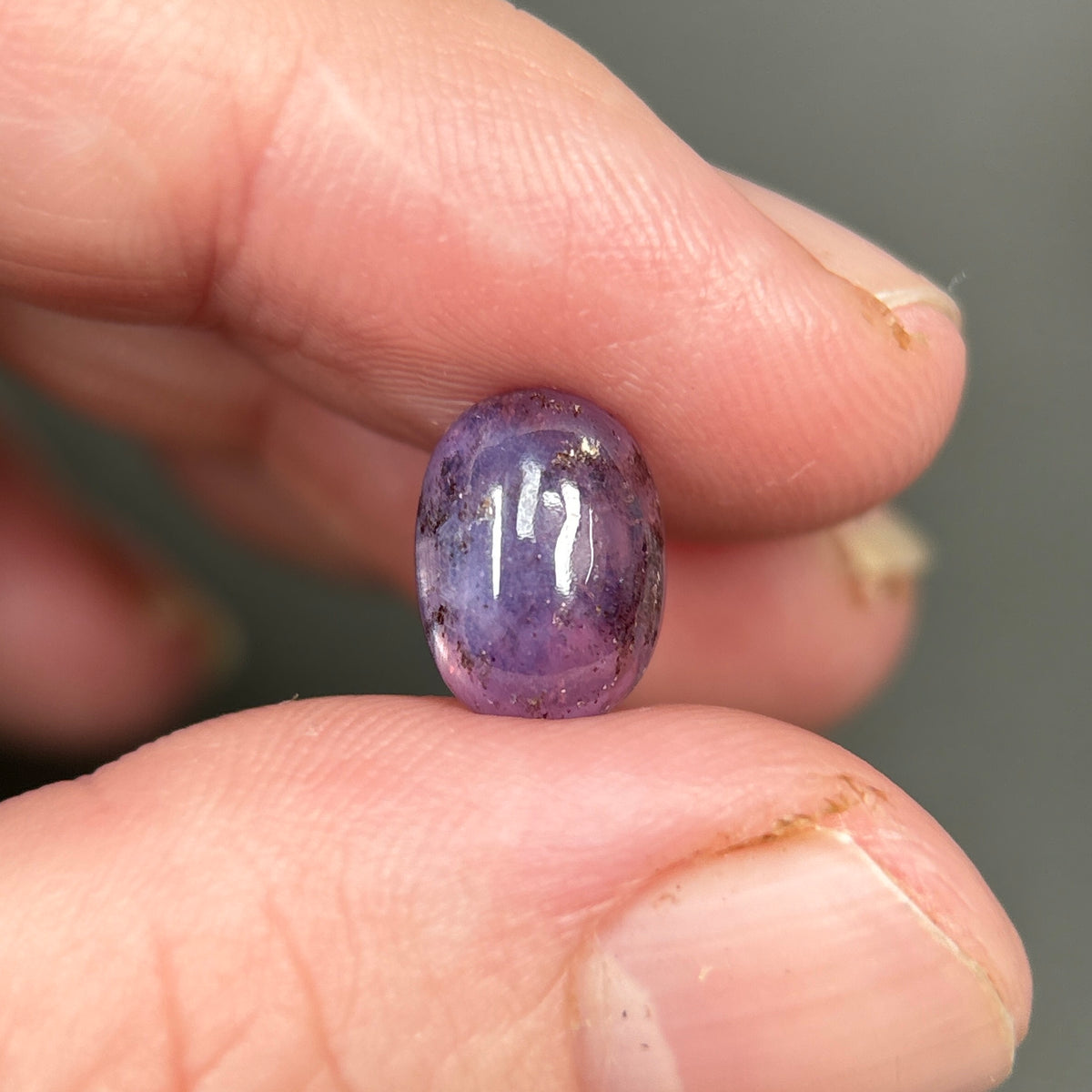3,5ct Natural Purple Milky Cacbochon Sapphire Viet Nam. No Treatment Sapphire Luc Yen.
