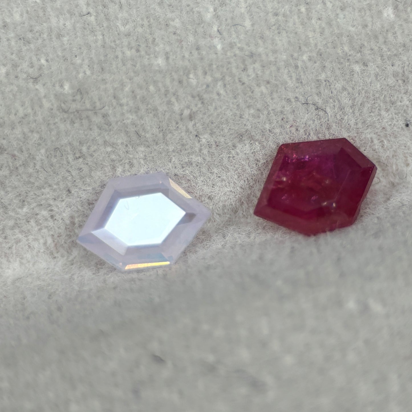 0,87ct/ 2Pcs Natural Ruby & Sapphire Viet Nam. Freeform. No Treatment Ruby, Sapphire Luc Yen.