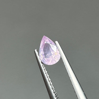 0,47ct Natural Pink Milky Sapphire Viet Nam. Pear Shape. No Treatment Milky Sapphire Luc Yen.