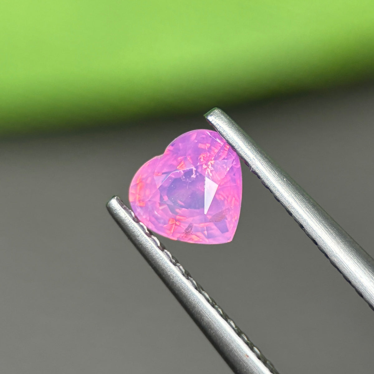 0,79ct Natural Pink Milky Sapphire Viet Nam. Heart Shape. No Treatment Milky Sapphire Luc Yen.