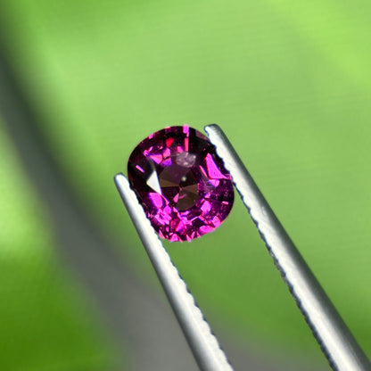 0,95 Natural Purple Sapphire Viet Nam. Cushion Shape. No Treatment Sapphire Luc Yen.