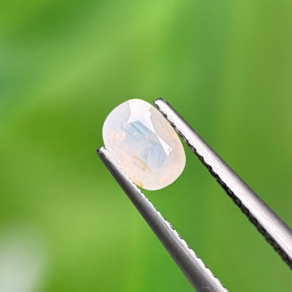 0,77ct Natural White Milky Sapphire Vietnam. Cushion Shape. No Treatment Milky Sapphire Luc Yen.
