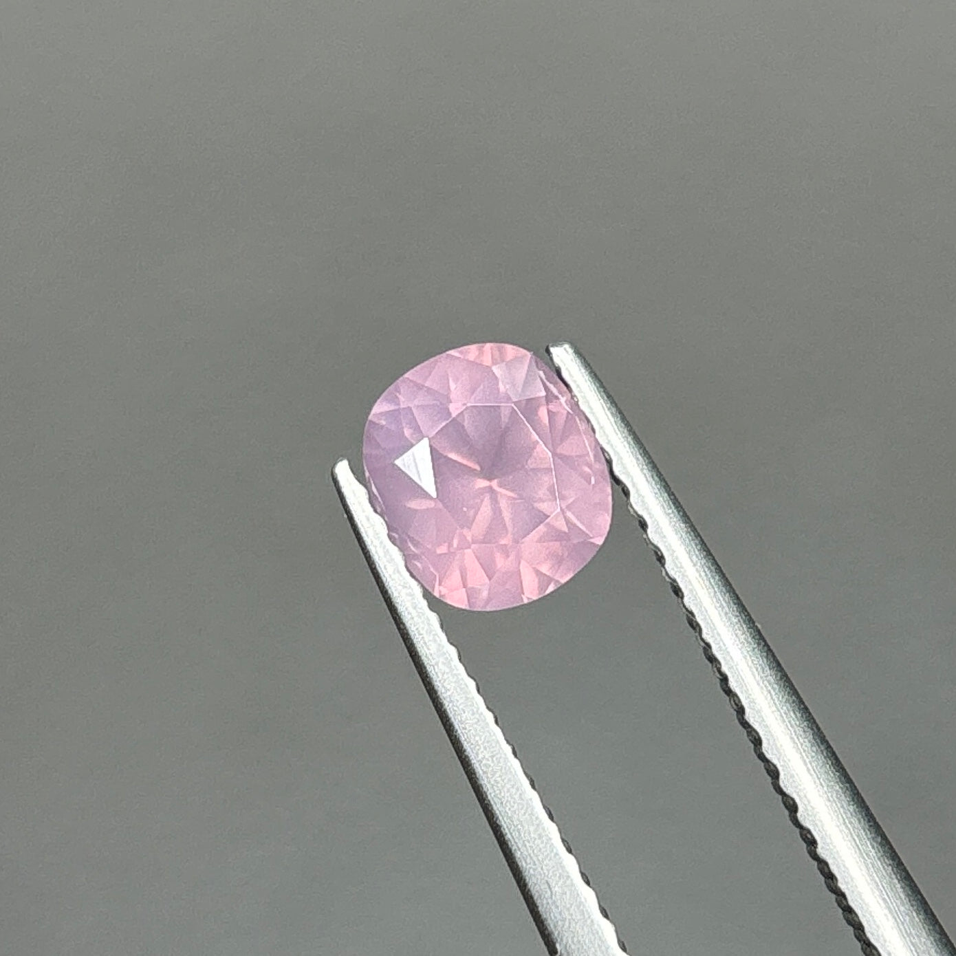 0,89ct Natural Pink Milky Sapphire Viet Nam. Cushion Shape. No Treatment Milky Sapphire Luc Yen.