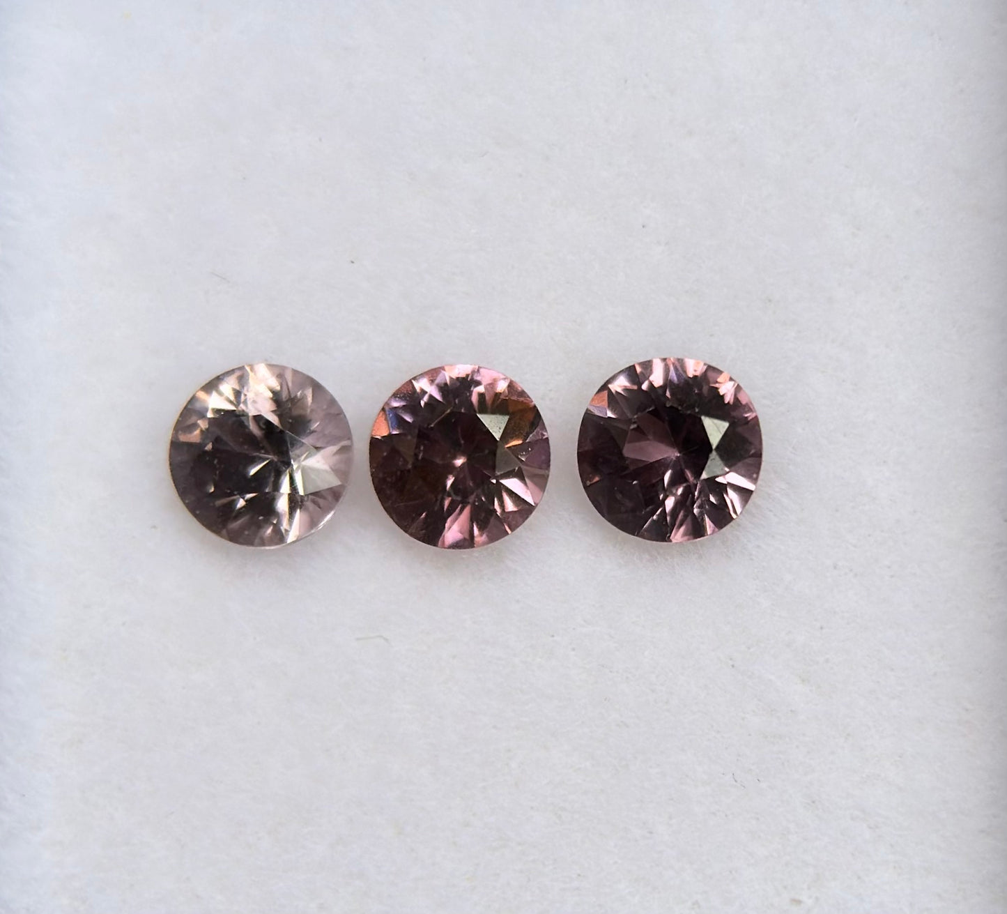 0,80ct/3Pcs Natural Brownish Pink Spinel Vietnam. Round Shape.