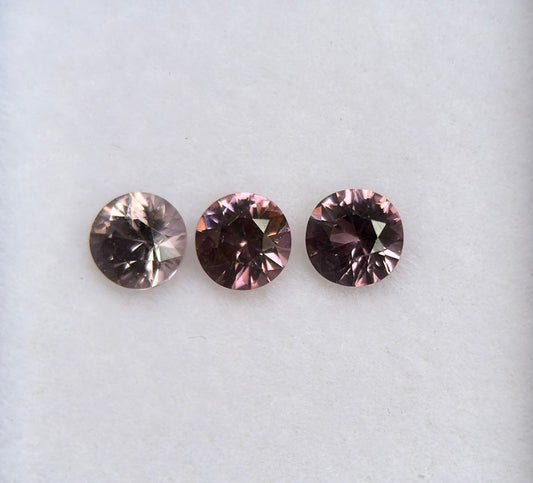 0,80ct/3Pcs Natural Brownish Pink Spinel Vietnam. Round Shape.