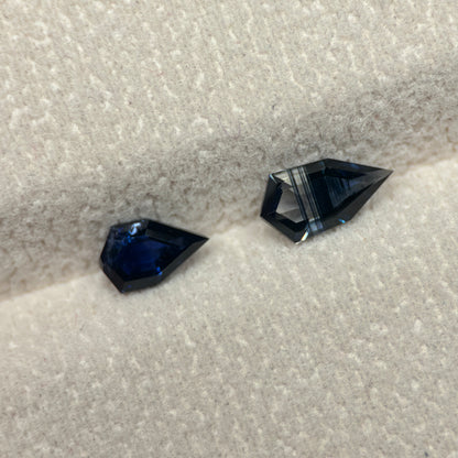 1,26ct/2Pcs Natural Blue & Dak Green Milky Sapphire Vietnam. Freeform. No Treatment Milky Sapphire Luc Yen.