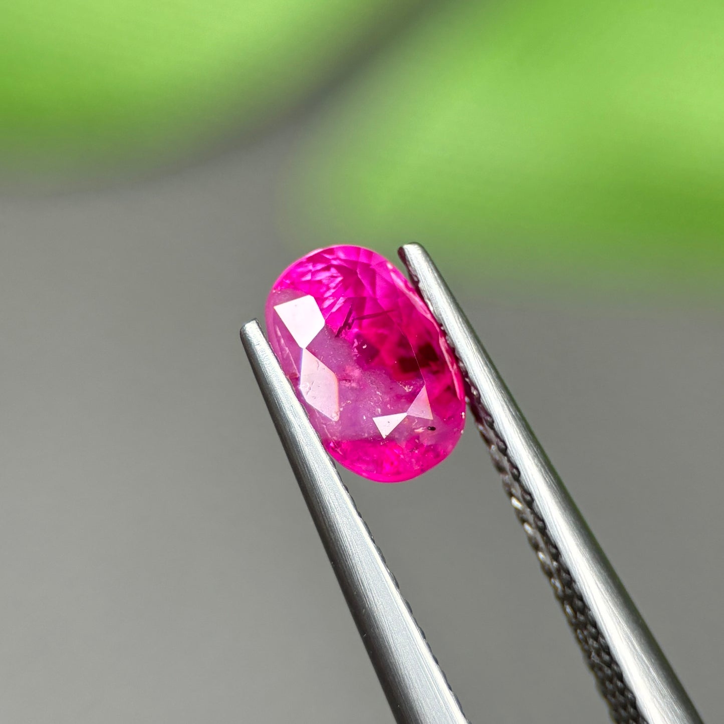1,40ct Natural Ruby Viet Nam. Cushion Shape. No Treatment Ruby Luc Yen.