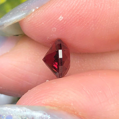 1,58ct Natural Red Garnet Vietnam. Round Shape. No Treatment Garnet Luc Yen.
