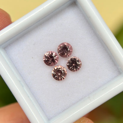 1,07 ct/ 4 Pcs Natural Pinkish Orange Spinel Vietnam. Round Shape.