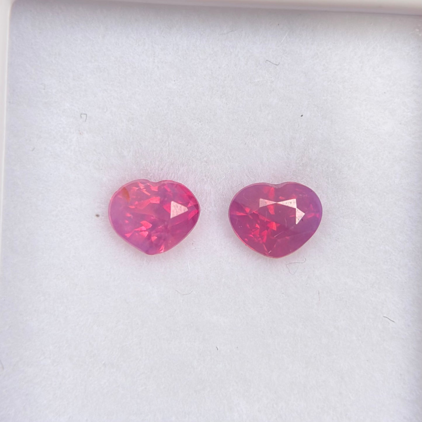 1.06ct/2Pcs Natural Pink Milky Sapphire Vietnam. Heart Shape.