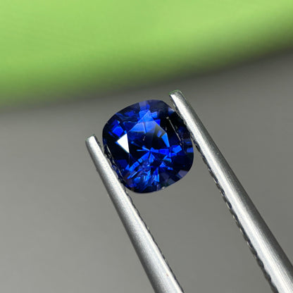 0,86ct Natural Blue Sapphire Vietnam. Cushion Shape. No Treatment Sapphire Luc Yen.