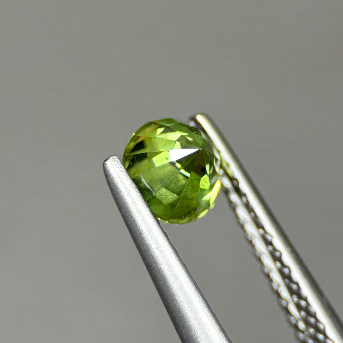 0,81ct Natural Green Sapphire Vietnam. Round Shape. No Treatment Sapphire Phan Thiet.