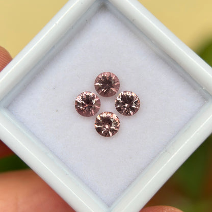 1,07 ct/ 4 Pcs Natural Pinkish Orange Spinel Vietnam. Round Shape.