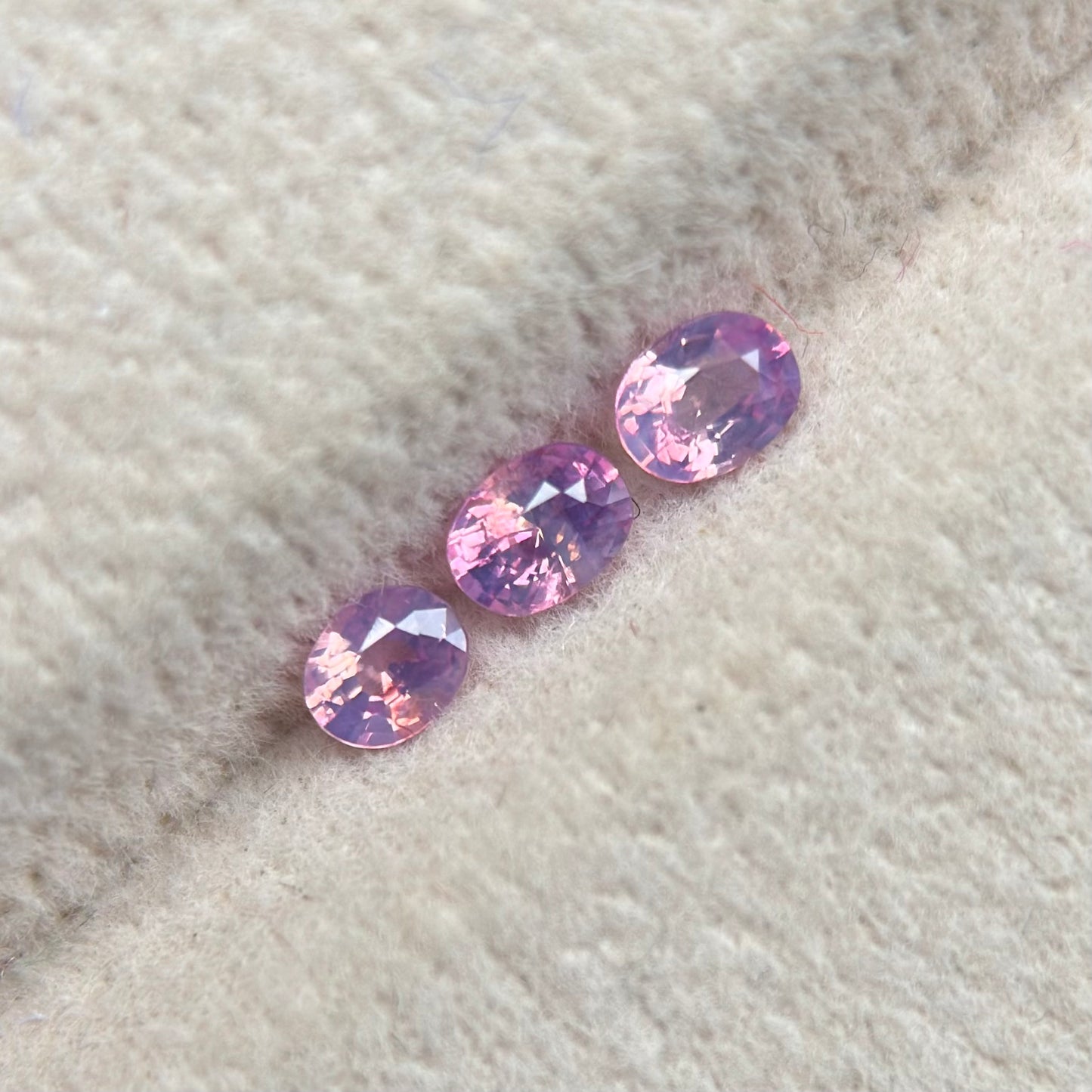 0.58 ct / 3Pcs Natural Pink  Milky Sapphire Viet Nam. Oval Shape. No treatment.