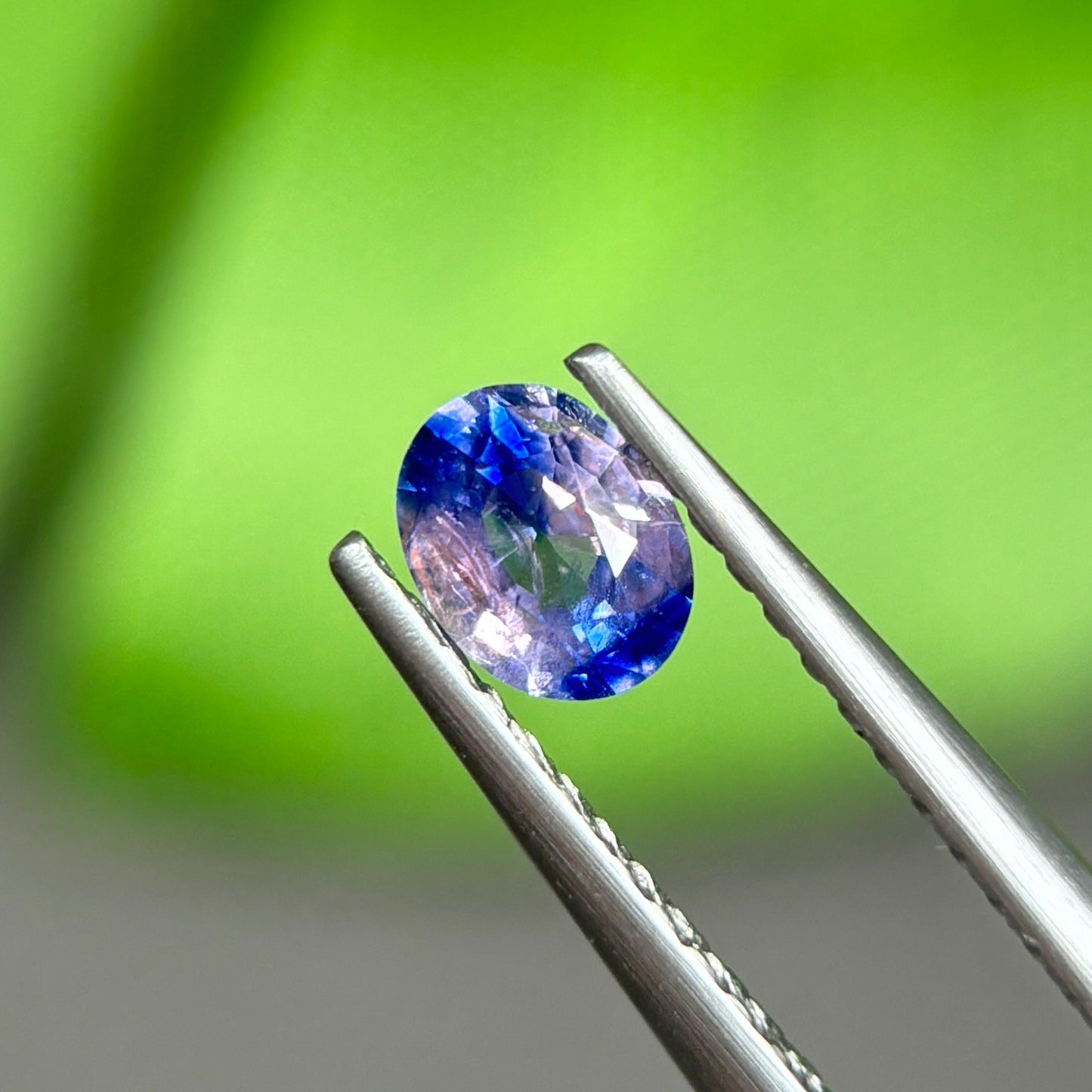 0,4ct Natural Blue-White Sapphire Vietnam. Oval Shape. No Treatment Sapphire Luc Yen.