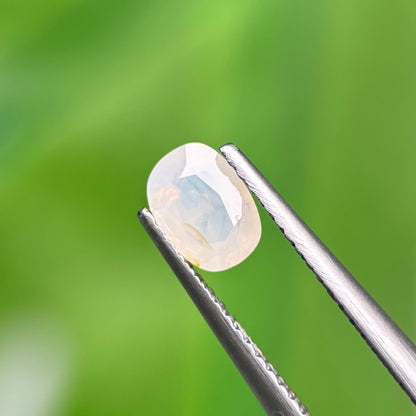 0,77ct Natural White Milky Sapphire Vietnam. Cushion Shape. No Treatment Milky Sapphire Luc Yen.