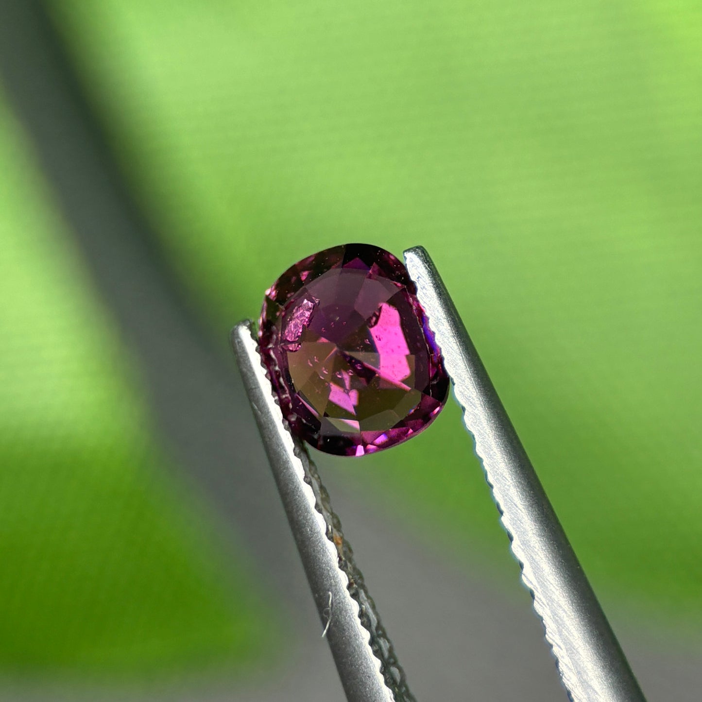 0,95 Natural Purple Sapphire Viet Nam. Cushion Shape. No Treatment Sapphire Luc Yen.