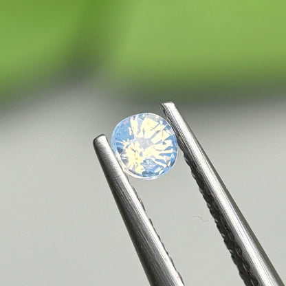 0,2ct Natural White Milky Sapphire Vietnam. Round shape. No Treatment Milky Sapphire Luc Yen.