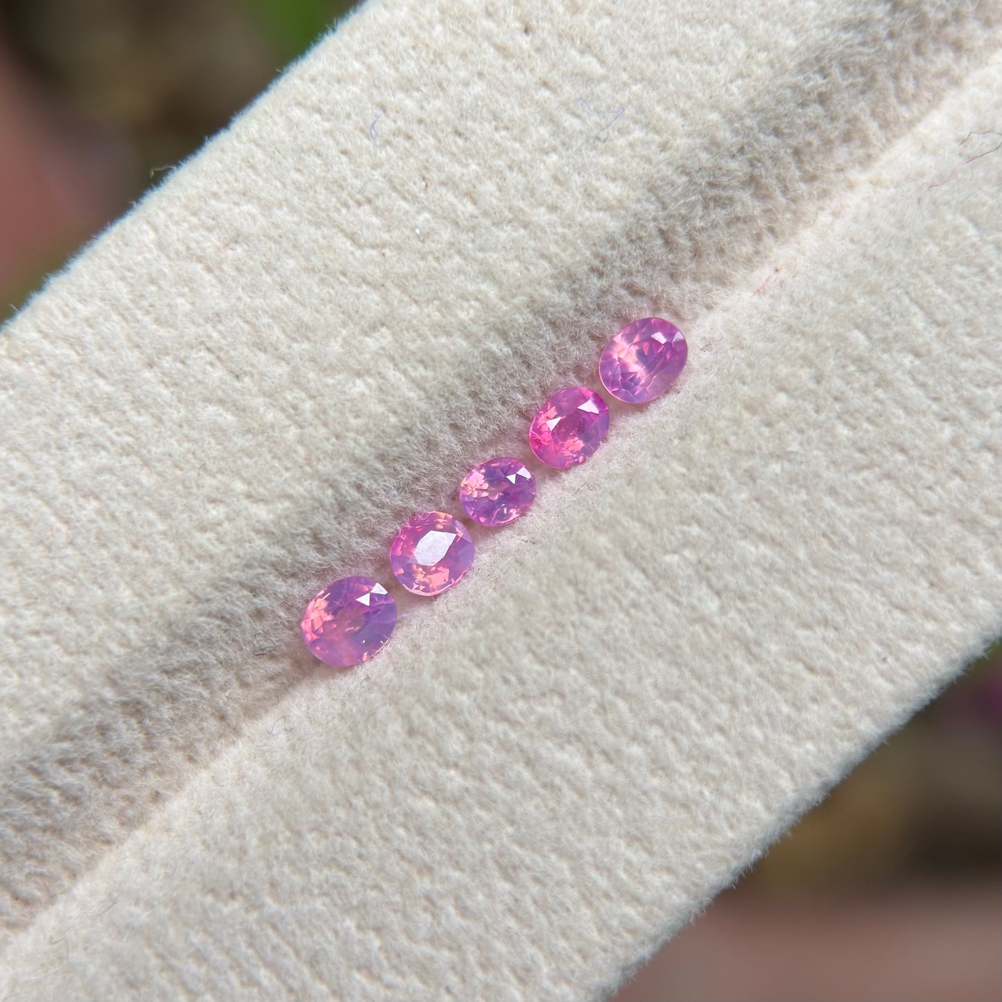 0.78 ct / 5Pcs Natural Pink  Milky Sapphire Viet Nam. Cushion Shape. No treatment.