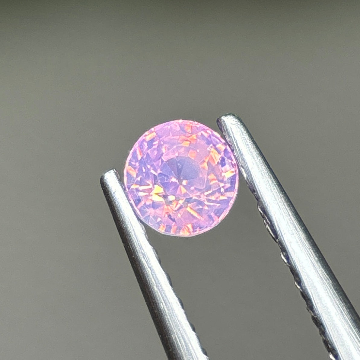 0,36ct Natural Pink Milky Sapphire Vietnam. Round Shape. No Treatment Milky Sapphire Luc Yen.