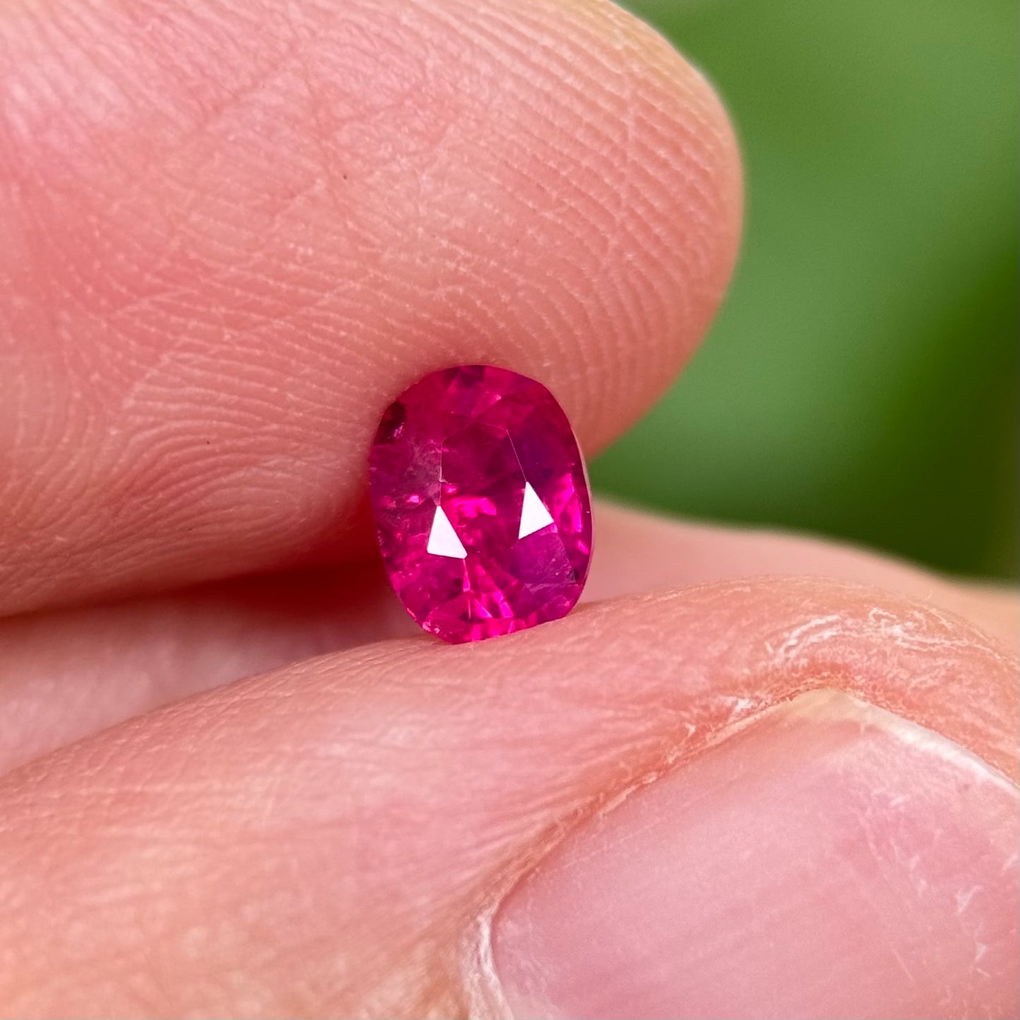 0.60 ct Natural Ruby Viet Nam. Oval Shape. No treatment.