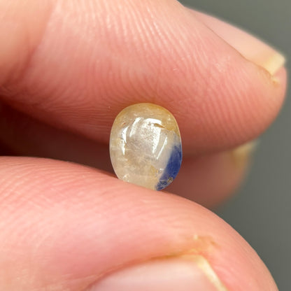 1,43ct Natural Yellow Milky Cacbochon Sapphire Viet Nam. No Treatment Sapphire Luc Yen.