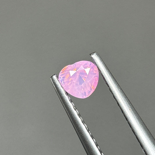 0,41ct Natural Pink Milky Sapphire Viet Nam. Heat Shape. No Treatment Milky Sapphire Luc Yen.