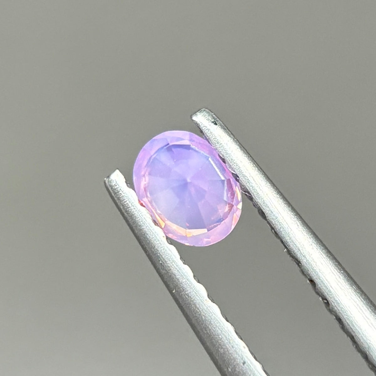 0,36ct Natural Pinkish Purple Milky Sapphire Vietnam. Oval Shape. No Treatment Milky Sapphire Luc Yen.