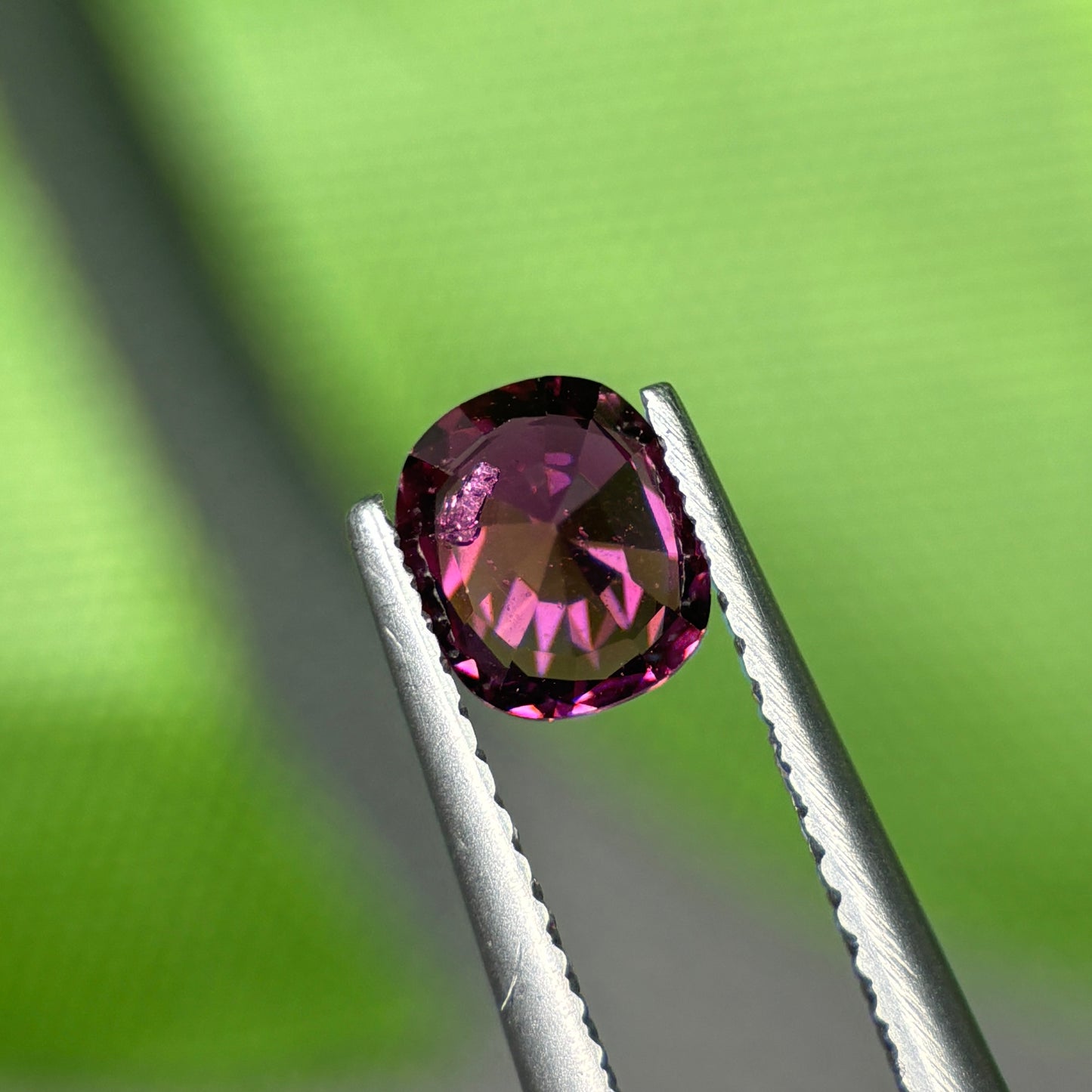 0,95 Natural Purple Sapphire Viet Nam. Cushion Shape. No Treatment Sapphire Luc Yen.