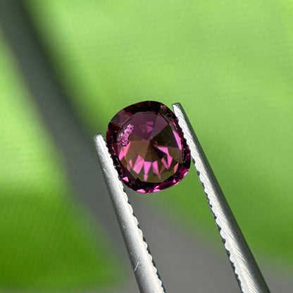 0,95 Natural Purple Sapphire Viet Nam. Cushion Shape. No Treatment Sapphire Luc Yen.
