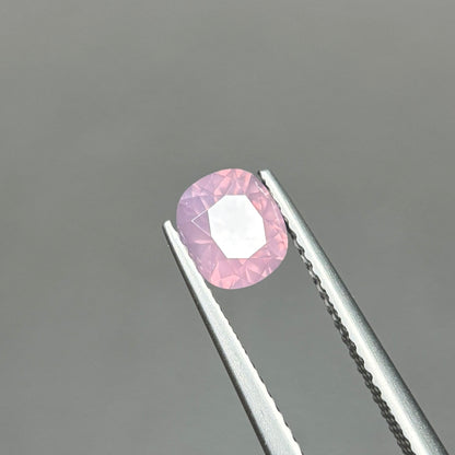 0,89ct Natural Pink Milky Sapphire Viet Nam. Cushion Shape. No Treatment Milky Sapphire Luc Yen.
