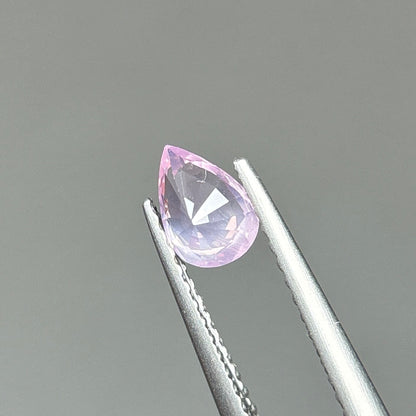 0,47ct Natural Pink Milky Sapphire Viet Nam. Pear Shape. No Treatment Milky Sapphire Luc Yen.