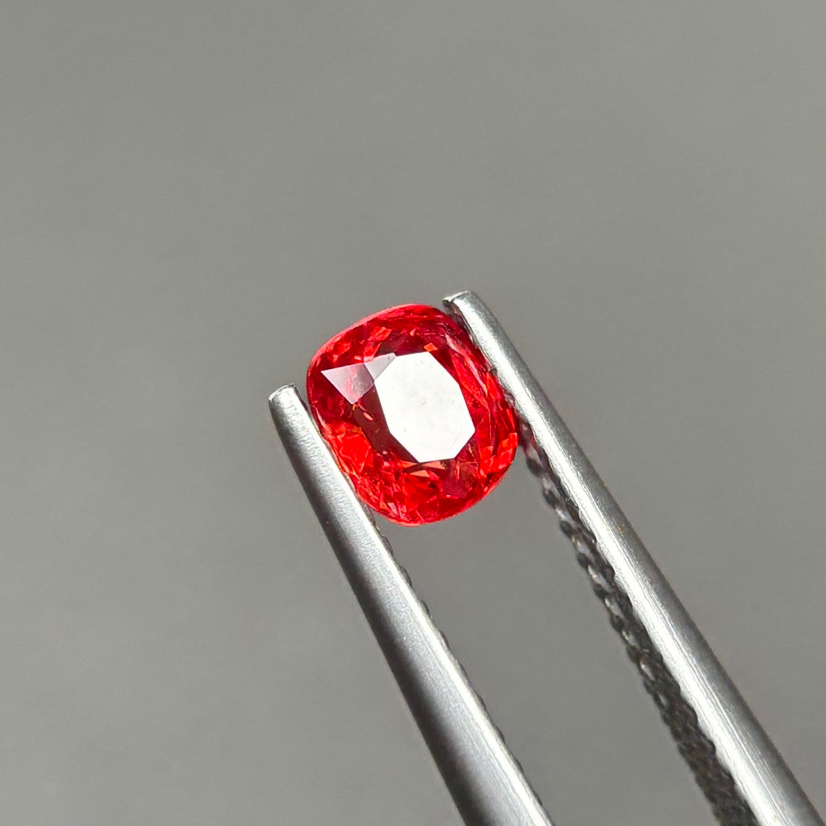 0,63ct Natural Red Spinel Viet Nam. Cushion Shape. No Treatment Spinel Luc Yen.